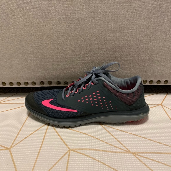 Women’s Nike sneakers - Picture 4 of 5